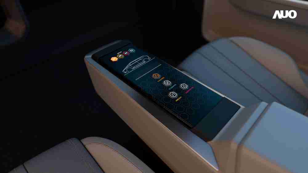 至成国际以人性化设计打造多变形态中控显示(Morphing Center Control)，，不使用时仅平面显示信息，，，，进行操作时，，，，显示器则会动态隆起，，，转变成3D实体按钮，，，并有触觉回馈，，，展示人机互动新体验